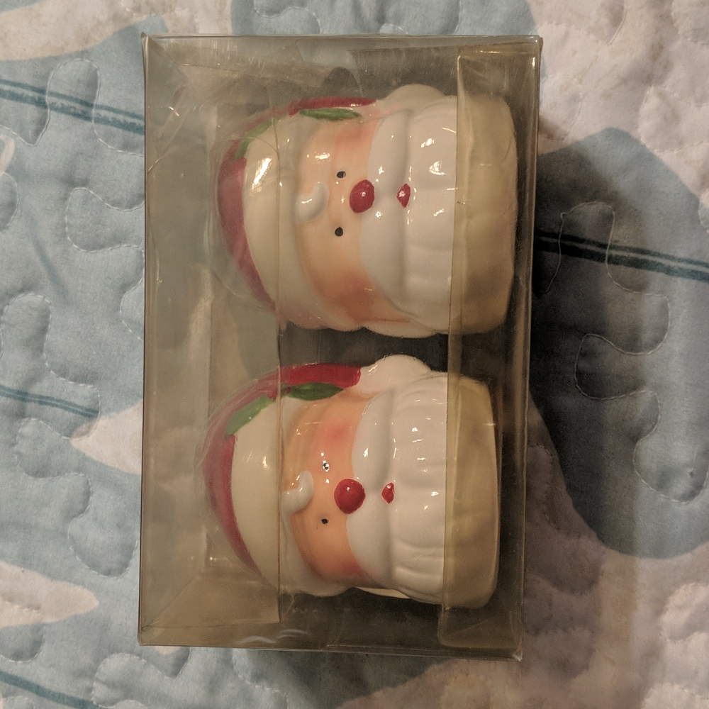 Santa salt and pepper shakers